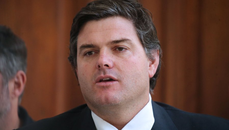 Editorial: El Señor de la Querencia de Zapallar: Gustavo Alessandri, ¿un alcalde “showsero”?