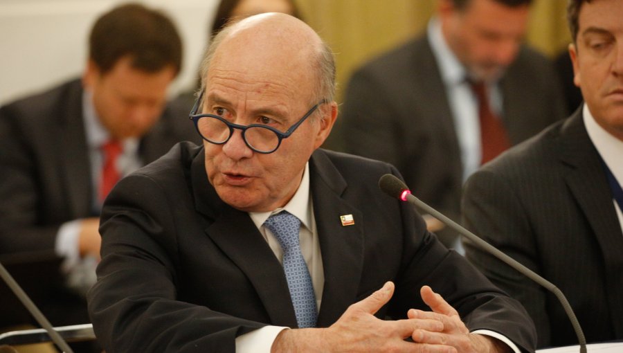 Ministro Quiroz aclara polémico oficio y dice que "no va a haber ningún tipo de recorte alimentario, becas, para nada”