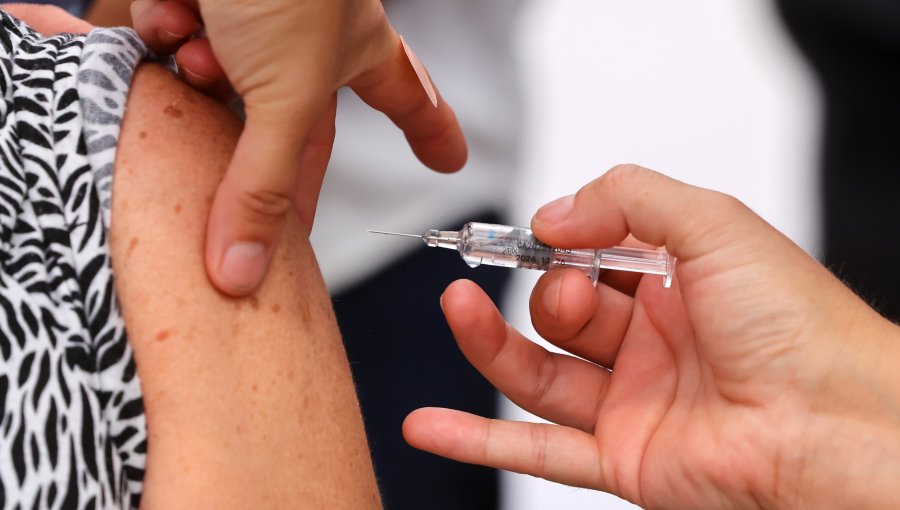 Vacunación contra la influenza llega al 57% en menos de dos meses de campaña