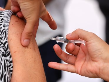 Vacunación contra la influenza llega al 57% en menos de dos meses de campaña