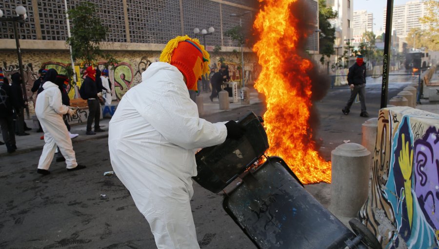 Contraloría exige reubicar a alumnos de liceos emblemáticos expulsados por violencia