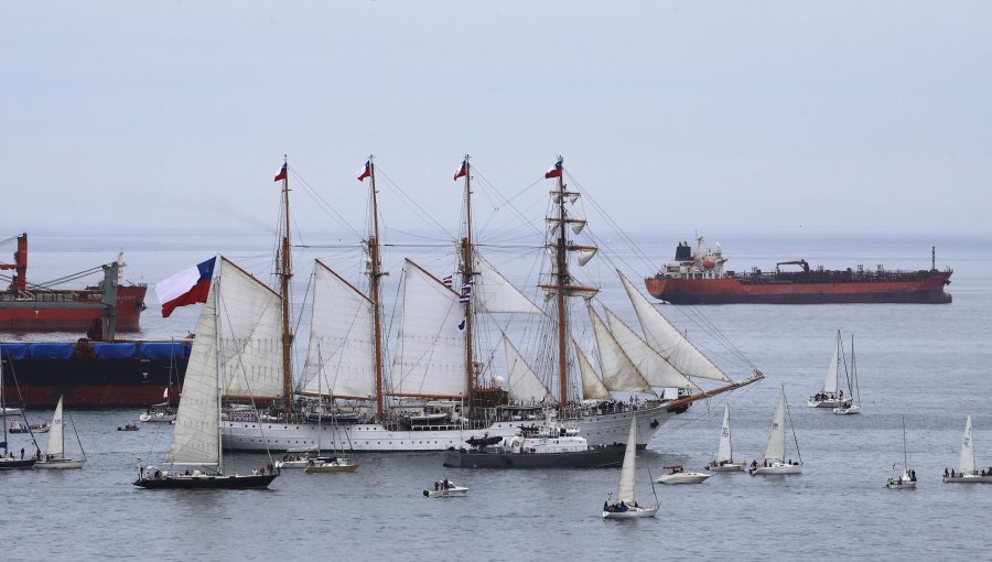 La Esmeralda zarpa desde Valparaíso para cumplir nuevo crucero de formación naval