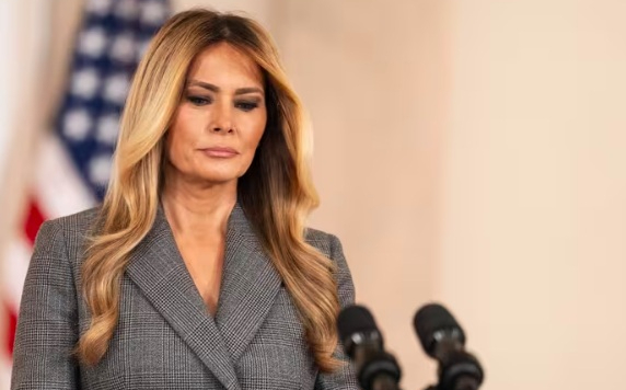 Melania Trump exige sanciones contra Jimmy Kimmel por llamarla 'viuda en espera'