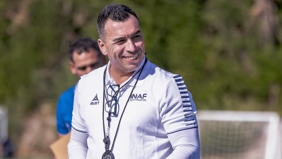 Esteban Paredes celebra su primer triunfo como DT y lanza un guiño a Macul: "Es un sueño llegar a la banca de Colo-Colo"