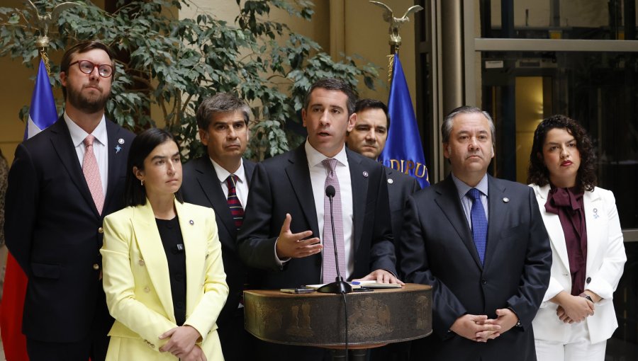 Jefe de bancada de Republicanos acusó "deshonestidad intelectual" de la oposición ante supuestos recortes de programas