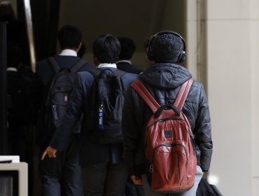 Contraloría detectó falta de fiscalización de la Superintendencia de Educación en colegios más denunciados por violencia escolar