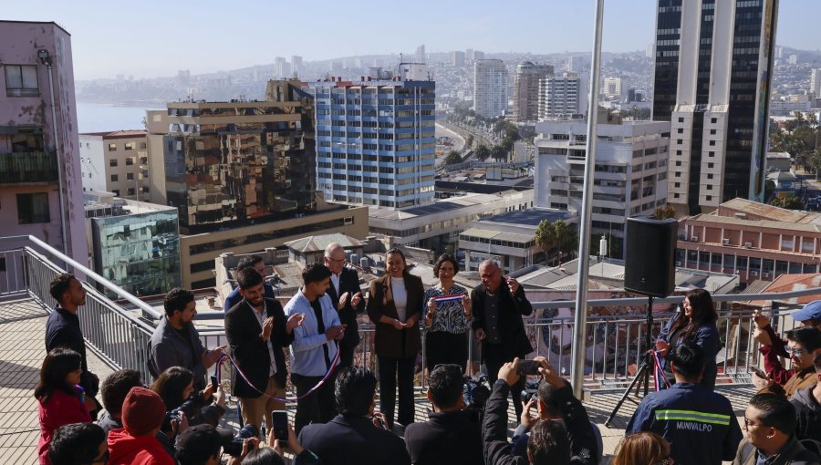 De sitio eriazo a remozado espacio público: inauguran Plaza Los Inmigrantes en el cerro Concepción de Valparaíso