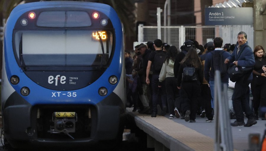 Paro de buses en Quilpué y Villa Alemana dispara demanda del Tren Limache-Puerto y genera aglomeraciones en paraderos