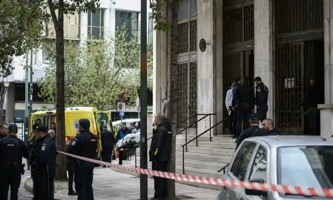 Detienen a hombre de 89 años tras balear a cinco personas por problemas al cobrar su pensión en Grecia