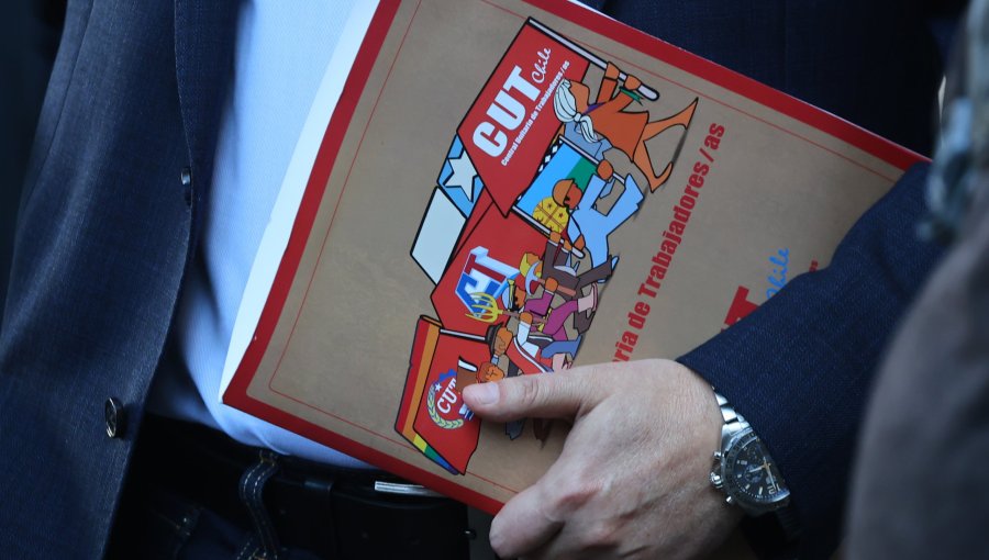 CUT rechazó propuesta de reajuste del sueldo mínimo del Ministerio de Hacienda y llevará la disputa al Congreso