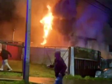 Encuentran tres cuerpos tras remoción de escombros por incendio en casa de Quellón