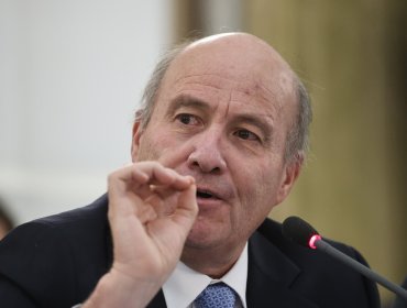 Quiroz defiende concepto de "descontinuar" en polémico oficio y afirma que "es una comunicación interna entre ministerios"