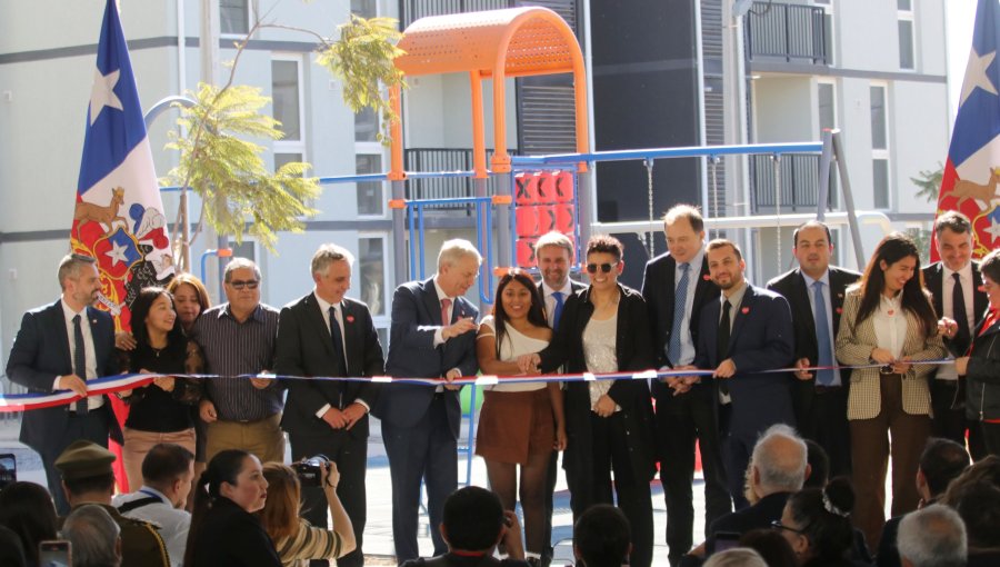 Presidente Kast en la entrega de 120 casas en Rancagua llama a "volver a la tradición de que uno puede alcanzar la vivienda propia"
