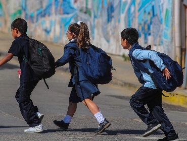 Superintendencia de Educación deroga polémicas circulares acusadas de "amarre ideológico"