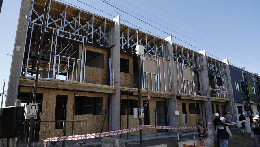 Gobernador Mundaca rechaza demoliciones en El Olivar y arremete contra Poduje: "Su característica es generar controversia"