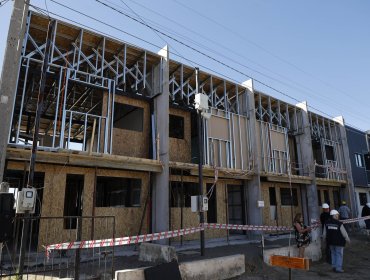 Gobernador Mundaca rechaza demoliciones en El Olivar y arremete contra Poduje: "Su característica es generar controversia"