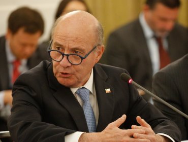 Ministro de Hacienda descarta recortes en ayudas y recalca que "no se va a tocar ningún beneficio social de la población"