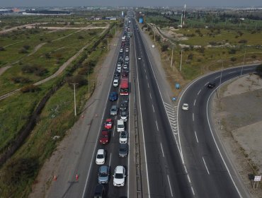 Activan plan de contingencia para este fin de semana largo ante salida de más de 400 mil vehículos desde Santiago