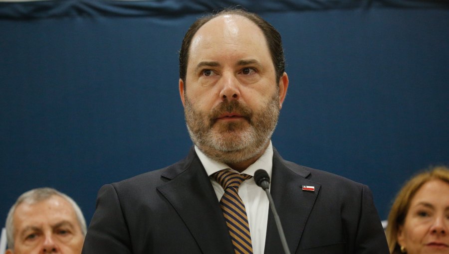 Rau defiende propuesta del Gobierno por reajuste del salario mínimo tras desacuerdo con la CUT y pide debatir con "dosis de realidad"