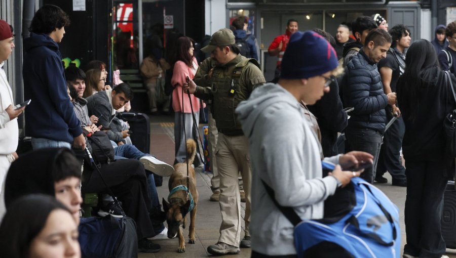 Despliegan plan de contingencia ante masivo flujo de vehículos hacia la región de Valparaíso por fin de semana largo