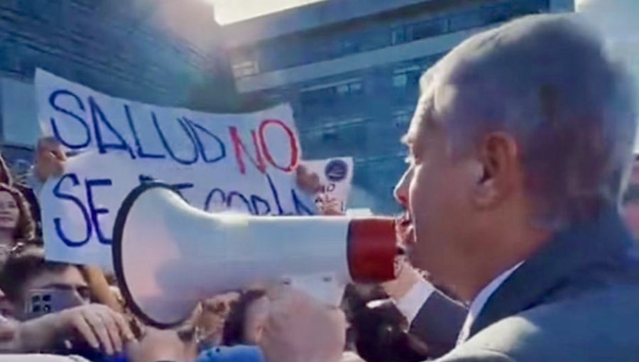 "Una minoría no puede impedir el diálogo": Presidente Kast relata diálogo con megáfono durante protesta de salud en Temuco