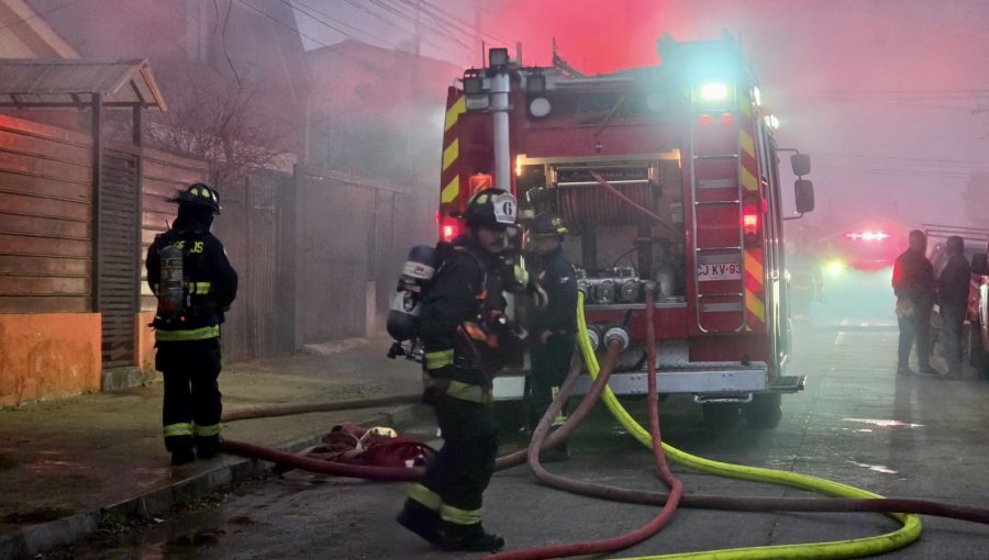 Tres viviendas resultaron afectadas por incendio en el sector de Miraflores Alto en Viña del Mar