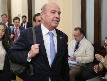 Quiroz evita polemizar y asegura que entiende la "preocupación" de Poduje tras polémica por recortes