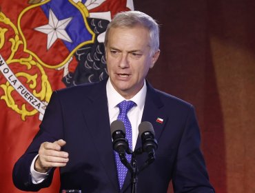 Cadem: Aprobación del Presidente Kast baja al 40% y rechazo a su gestión alcanza un 57%