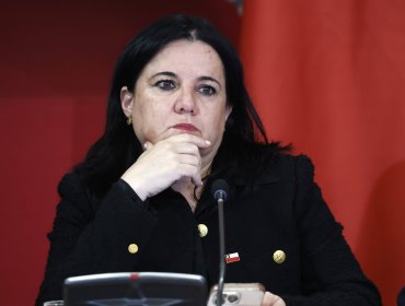 Ministra Steinert anuncia querella contra senador Núñez tras dichos sobre "vinculo familiar con un abogado narco"