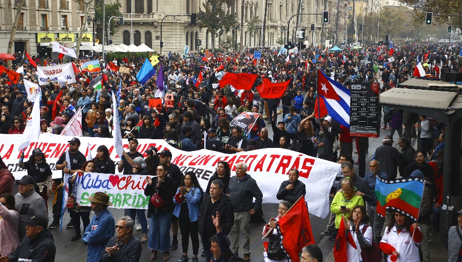 Balance del 1 de mayo: Carabineros cifra en 35 los detenidos por marchas a nivel nacional