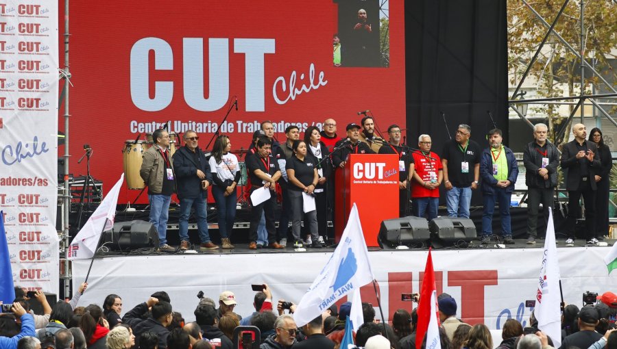 Presidente de CUT cuestiona recortes de Quiroz y califica al ejecutivo como de "ultra dereha"