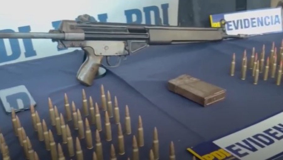 Incautan fusil de guerra peruano y máquina para falsificar billetes en San Bernardo