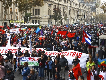Balance del 1 de mayo: Carabineros cifra en 35 los detenidos por marchas a nivel nacional