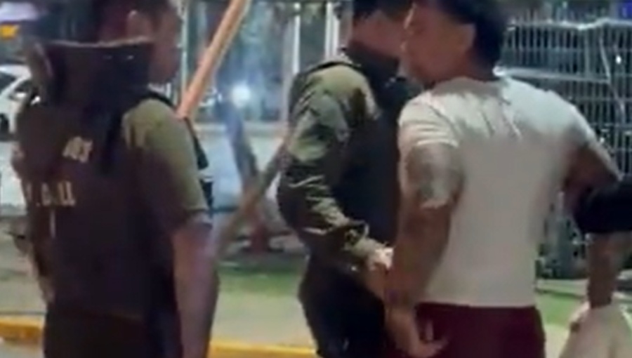 Marcelo Ríos es retirado por Carabineros tras altercado en bar de Vitacura