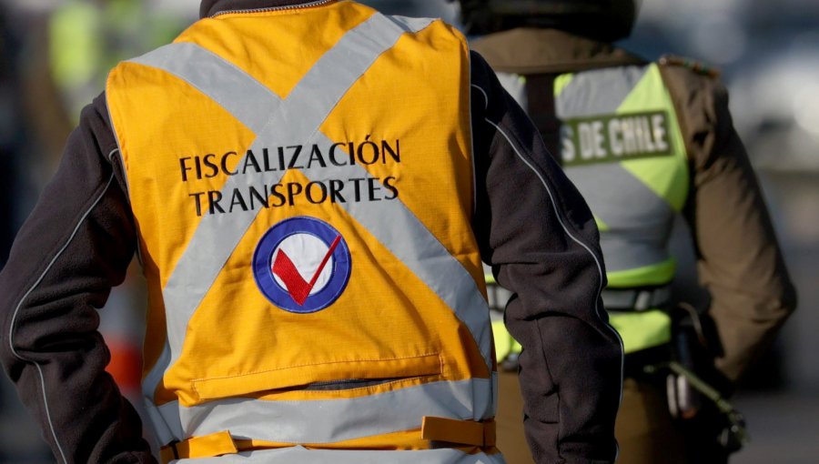 Este lunes vuelve la restricción vehicular a Santiago: Revisa los dígitos afectados