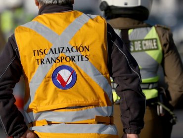 Este lunes vuelve la restricción vehicular a Santiago: Revisa los dígitos afectados