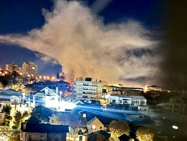 Incendio estructural afectó a una casa habitación de material mixto en Viña del Mar