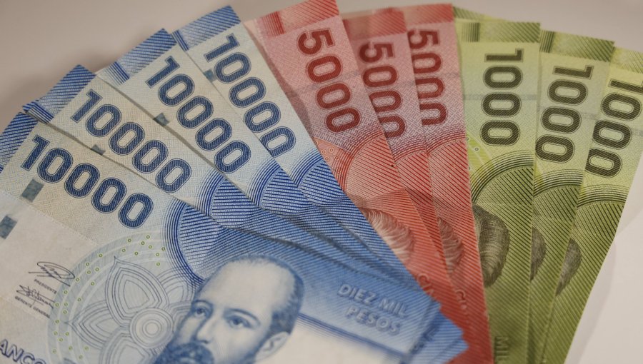 Gobierno ingresa proyecto que aumenta el sueldo mínimo en $7.546: salario subiría a $546.546