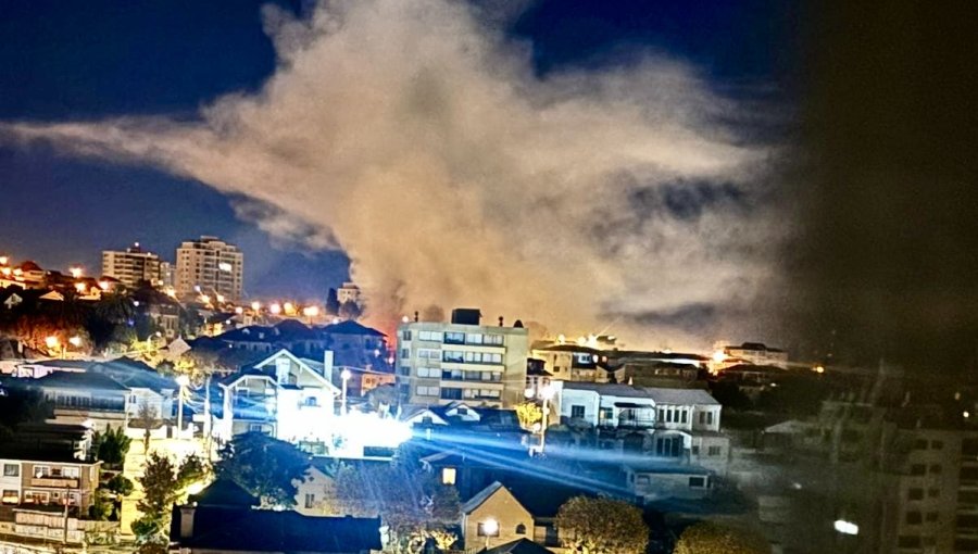 Incendio estructural afectó a una casa habitación de material mixto en Viña del Mar