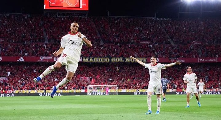 Gol clave de Alexis Sánchez saca al Sevilla de la zona de descenso en La Liga de España