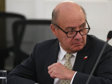 Ministro Quiroz ante posible nueva alza en precios de los combustibles dice que "vamos a hacer todo lo posible para que no ocurra"