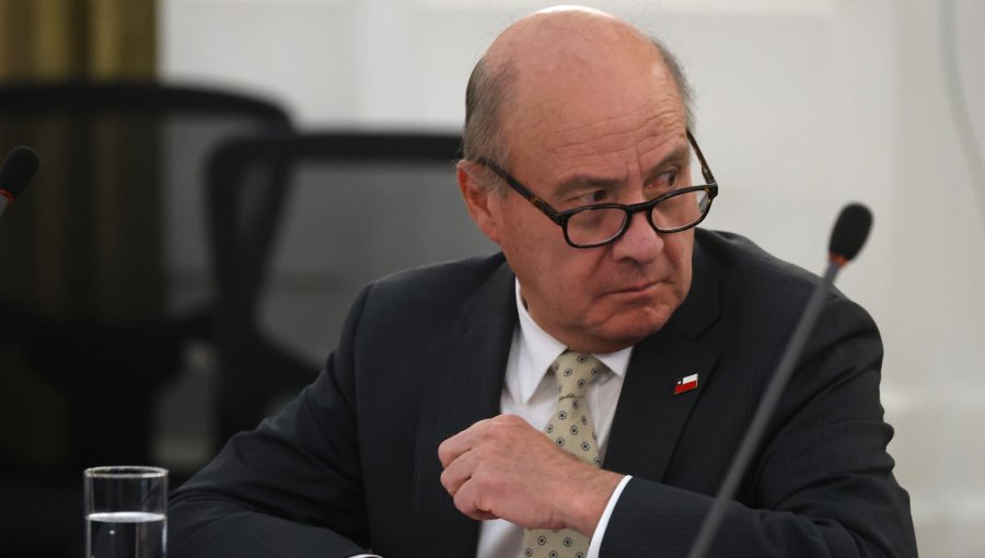 Ministro Quiroz ante posible nueva alza en precios de los combustibles dice que "vamos a hacer todo lo posible para que no ocurra"