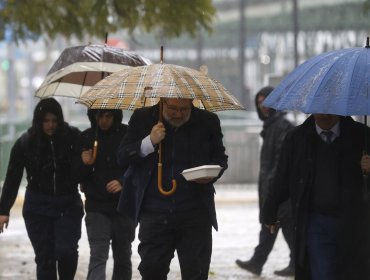 Coordinadora de Meteored anuncia lluvia, tormentas eléctricas y granizos en la región de Valparaíso: "Es un sistema frontal frío"