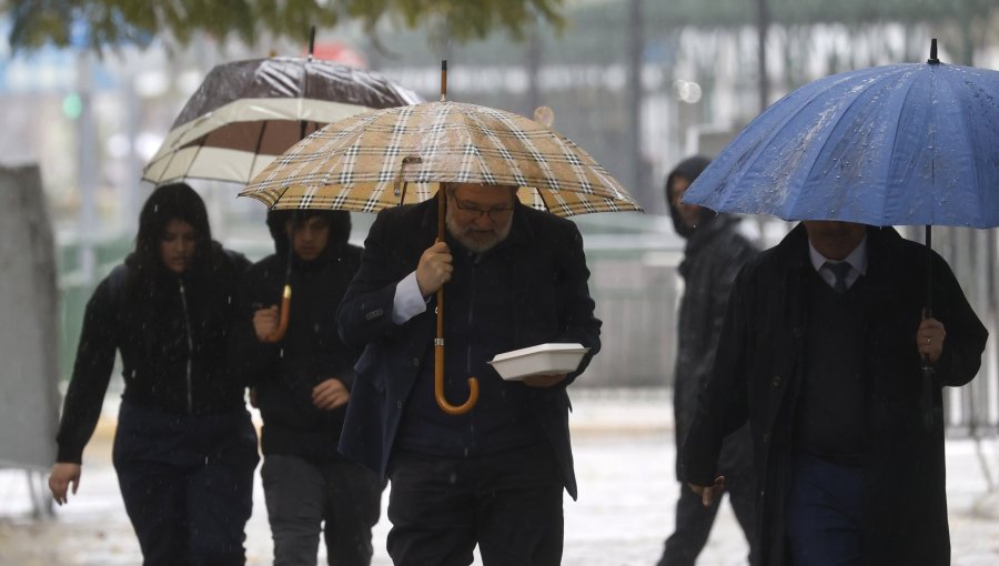 Coordinadora de Meteored anuncia lluvia, tormentas eléctricas y granizos en la región de Valparaíso: "Es un sistema frontal frío"