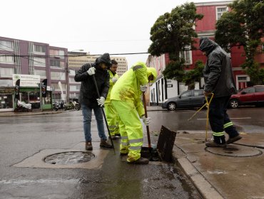 Valparaíso se prepara para la lluvia con limpieza de sumideros y plan preventivo