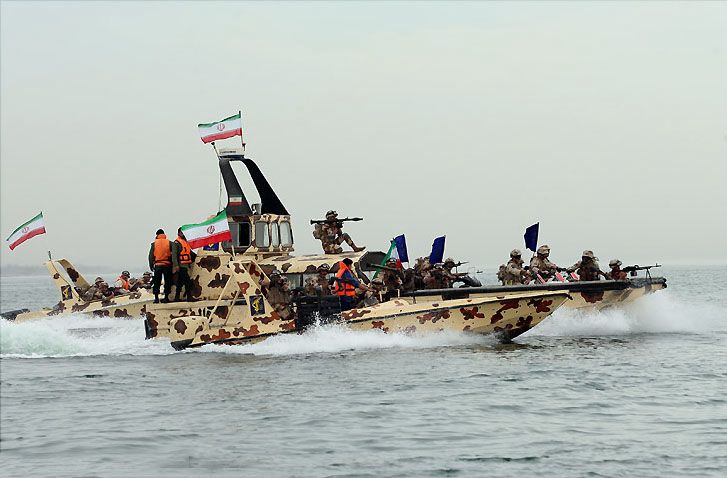 Irán intercepta flota con 200 mil litros de combustible de contrabando en el golfo Pérsico