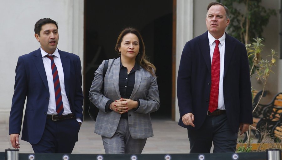 Demócratas se reúnen con el Segundo Piso de La Moneda por plan de Reconstrucción: fueron invitados a cónclave en Cerro Castillo