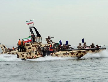 Irán intercepta flota con 200 mil litros de combustible de contrabando en el golfo Pérsico