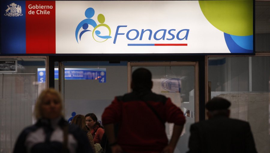 Fonasa contactará vía WhatsApp a pacientes en lista de espera oncológica: sepa cómo evitar estafas