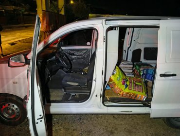 Tres detenidos tras robo a local de alimentos para mascotas en Villa Alemana: delincuentes huían en furgón robado